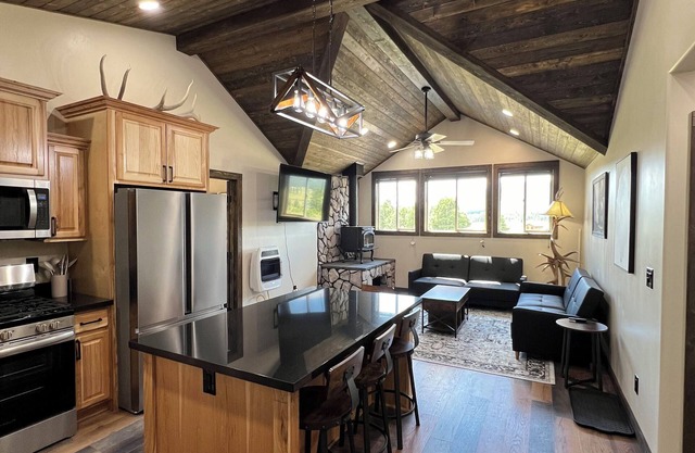 Welcoming brand new 3-bedroom house in Alpine