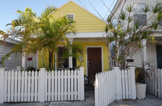 Welcoming & Conveniently Located Dog-Friendly Home - Walk to Everything