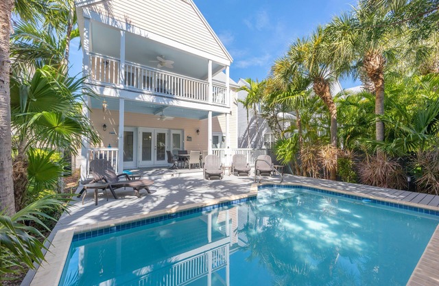 ★Welcoming Family Vacation Gated home★with private heated pool and Patio