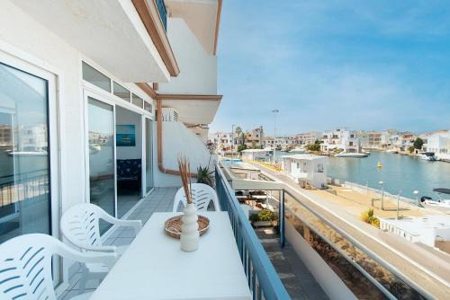 WELCS APARTAMENTO 260 EMP con vistas al canal