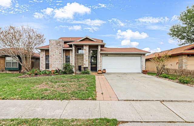 Well-appointed home with a pool, children's items, fireplace, washer/dryer, & AC