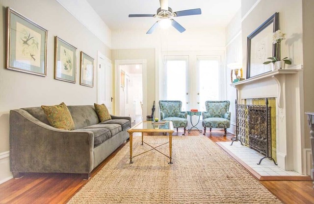 Well Appointed Row Home w/King, Across from Forsyth Park by Lucky Savannah