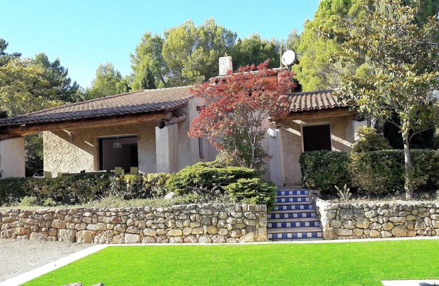 Well equipped spacious villa with private pool between sea/mountains