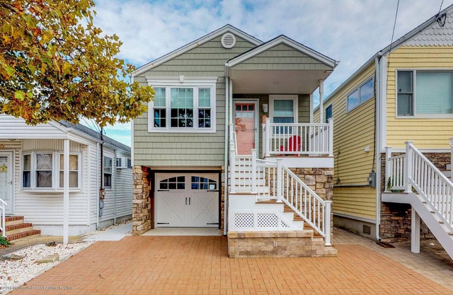 Well-established Rental! Walk to Beach & Bay, BBQ, Ping Pong, Badges & More!