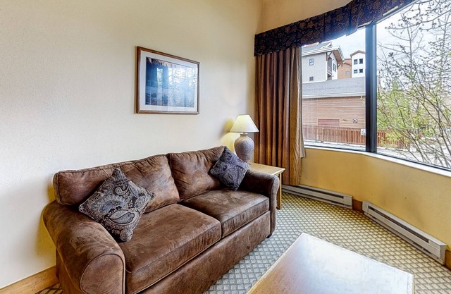 Well-Kept Studio Near the Slopes w/Kitchenette, WiFi, Shared Pool, & Hot Tub