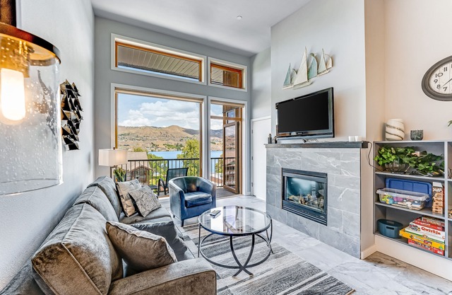 Well-Located Condo with Patio and Shared Pool & Hot Tub - Enjoy a Quiet Location
