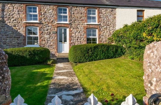 West End Cottage in the beautiful Swansea