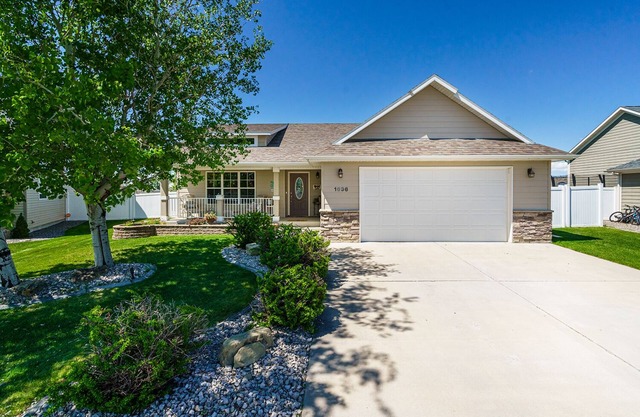 West End! Cozy and Inviting- Family friendly with beautiful views