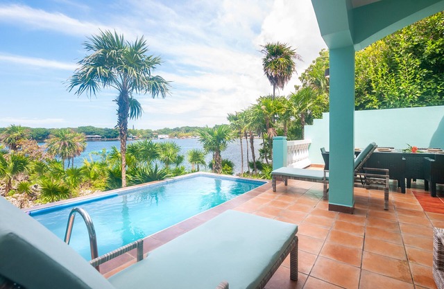 West End Oceanfront Luxury Villa with Private Pool