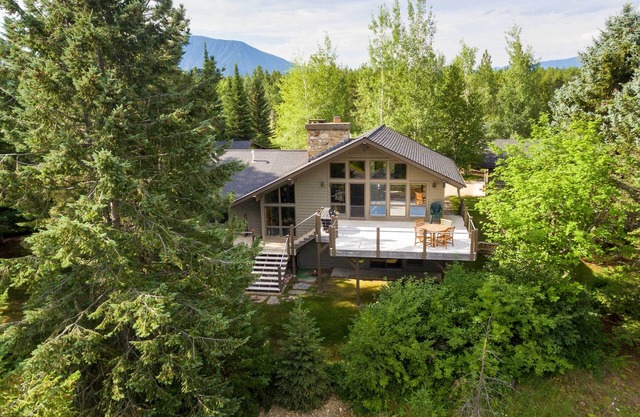 West Glacier Home w/Majestic Mountain Views!