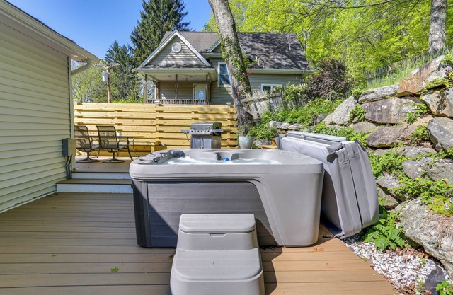 West Milford Home Near Lake - Swim, Kayak & More!