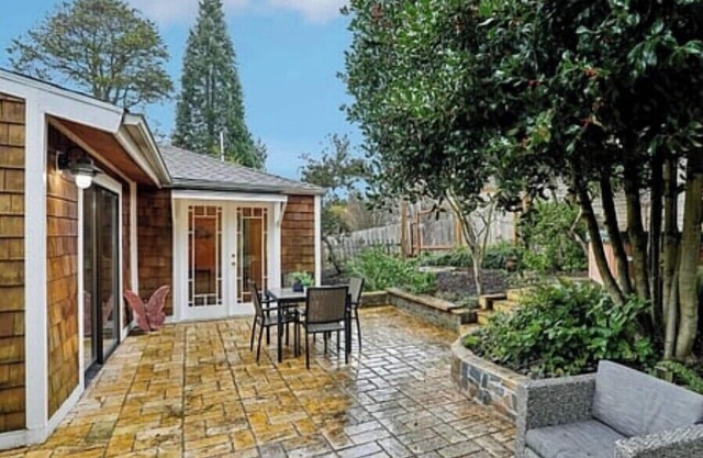 West Seattle Home with garden and patio
