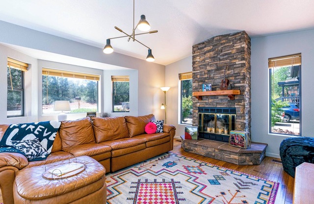 West Sedona Remodeled Retreat with Turntable & Vinyl - Close to Trails, Shopping