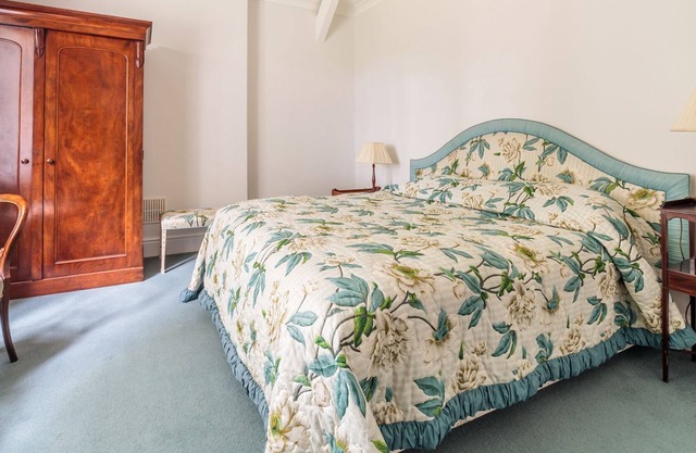 West View - a holiday cottage that sleeps 3 guests in 2 bedrooms