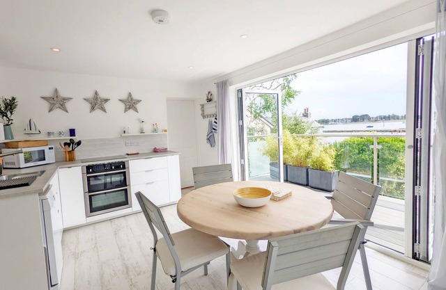 West View, Emsworth - sleeps 4 guests in 2 bedrooms