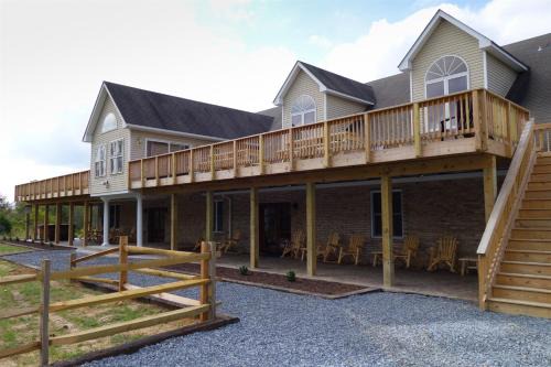 Westcott House- Privacy, amenities and space all in one beautiful package!