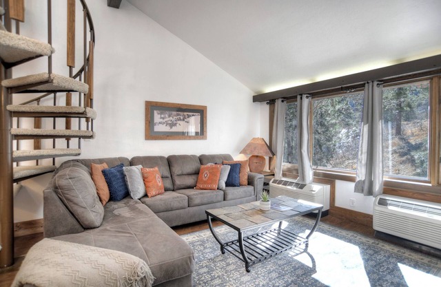 Western Exposure (#338) |10 min to Ski - A/C - Golf - Shared Pool & Hot Tub