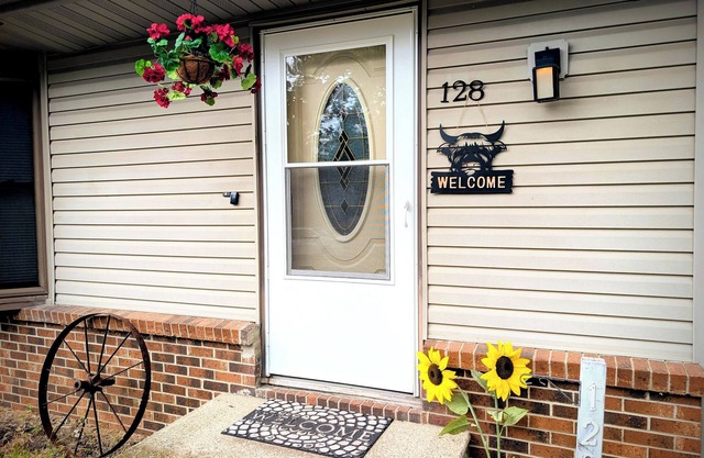 Western themed 5 bedrooms 2 full baths. Walking distance to Iowa State Fair