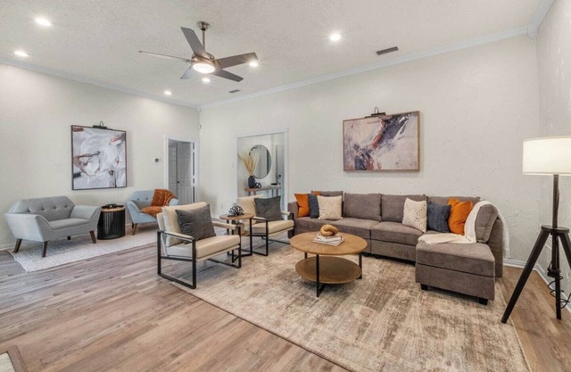 Westminster Retreat: 2 King Beds, Pool, Game room!