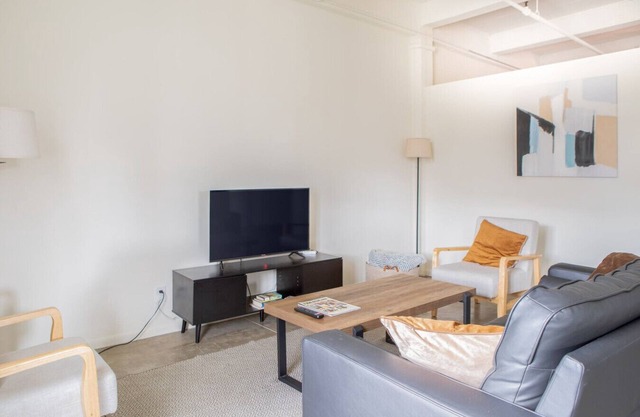 Westown 2BR Apt Near Fiserv, Baird, and Theater District