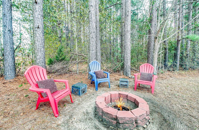 WFH-Friendly: Rural & Secluded Gem in Claxton!
