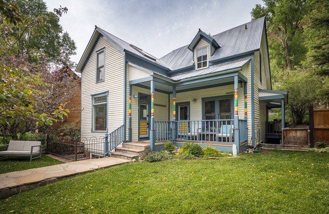 WFH in Paradise! Steps to trails, skiing, Main St. Pets OK. 31 day rental deals