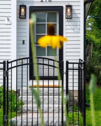 Whalers Rest A Bright and Historic 2BR Flat in Stonington Borough