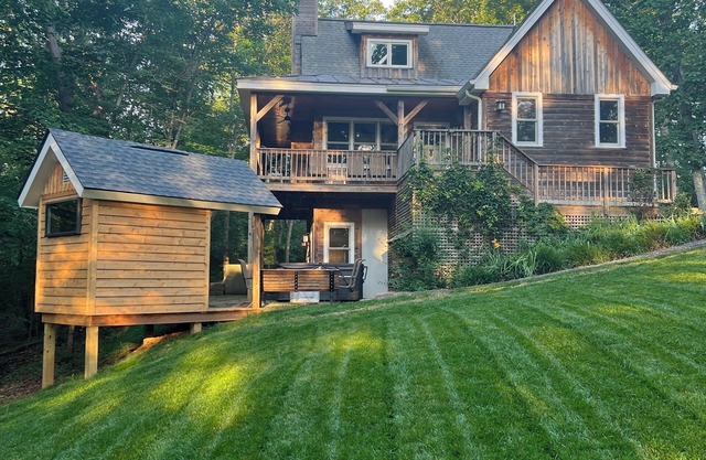 Whisper Creek Lodge! Lower Level Suite!