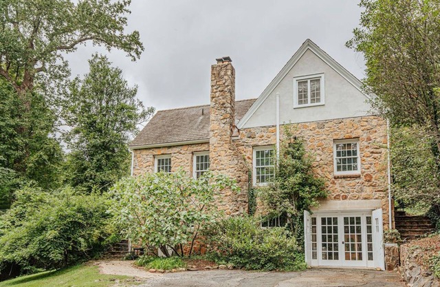 Whispering Cottage: Walk to Scott Stadium & JPJ