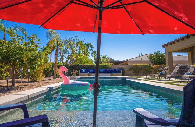 Whispering Palms - Pool, Firepit, Putting Green