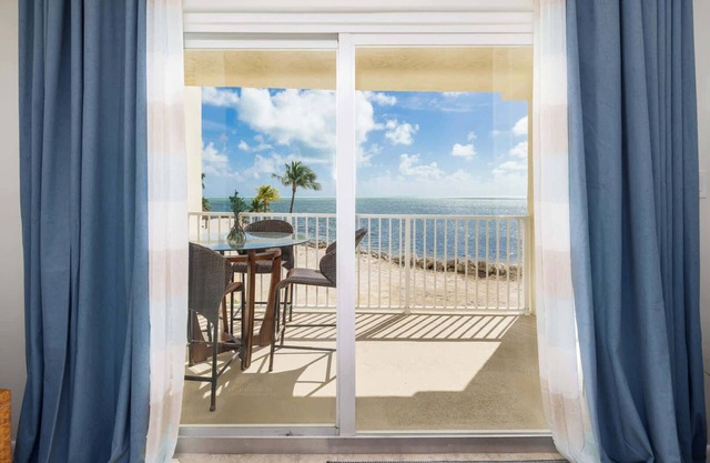 Whispering Palms | Sea Gulls 210 ~ Weekly Rental