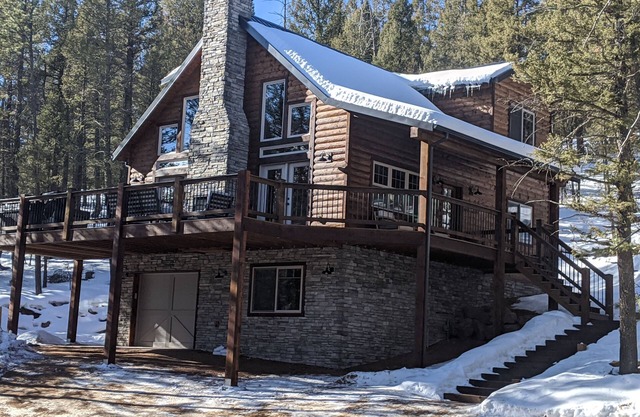 Whispering Pines - LUXURY Cabin-Hot Tub, Fireplace, Huge Deck, Pool Tbl, 6 Acres