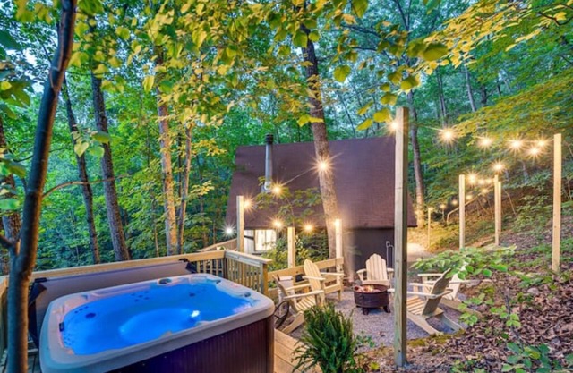 Whispering woods Hot tub River access DogFriendly