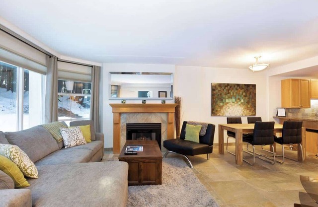 Whistler Ski-In-Ski-Out, Heated Pool, Hot Tub, Gym