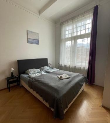 White Pearl Rooms near Gozsdu
