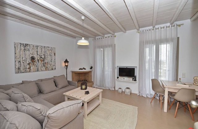 White Tinos Luxury Suites