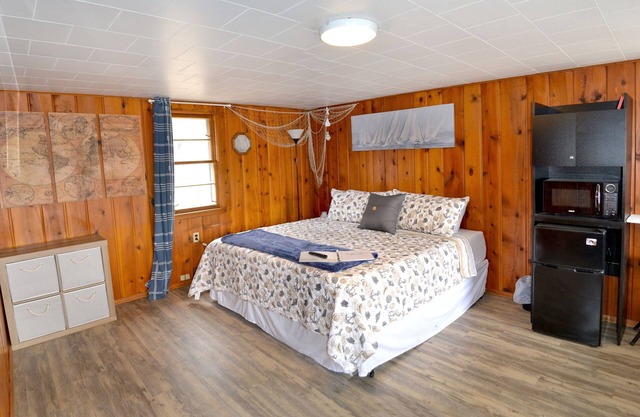 Whitehall Cottages Boutique Motel - King Bed