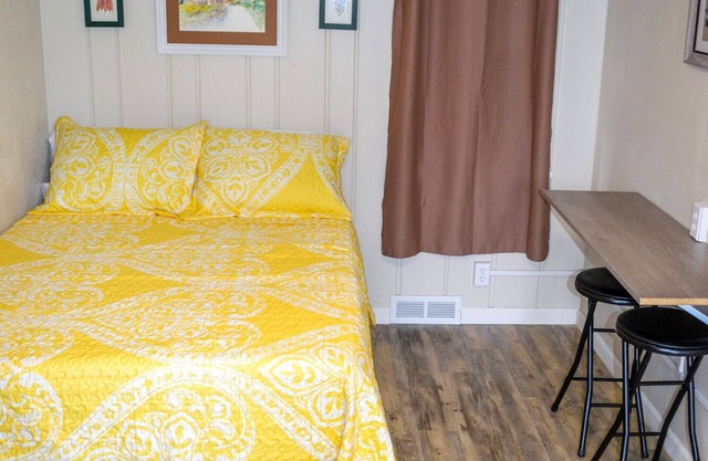 Whitehall Cottages Boutique Motel - Full Beds