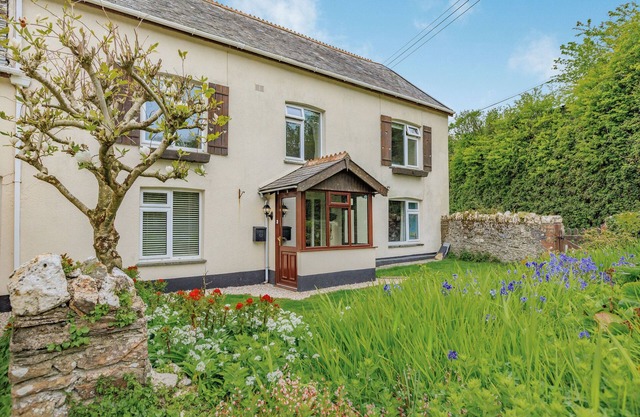 WHITESTONE, pet friendly, character holiday cottage in Ilfracombe