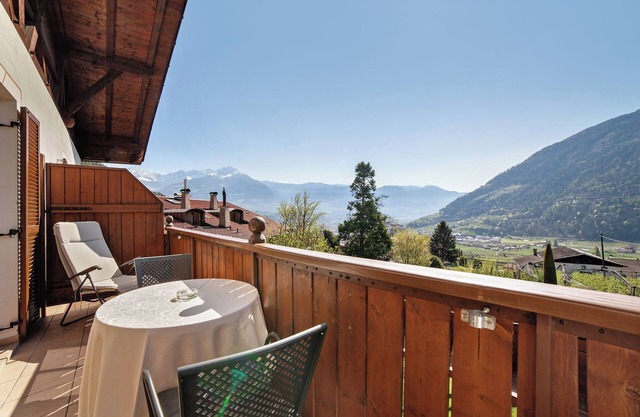 Wiedmairhof Apartment 'Morgenduft' with South-facing balcony, Shared Terrace and Garden and Wi-Fi