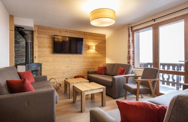 Wifi, 200m from resort center, fitness, swimming pool, sauna, balcony, fireplace or stove, tv