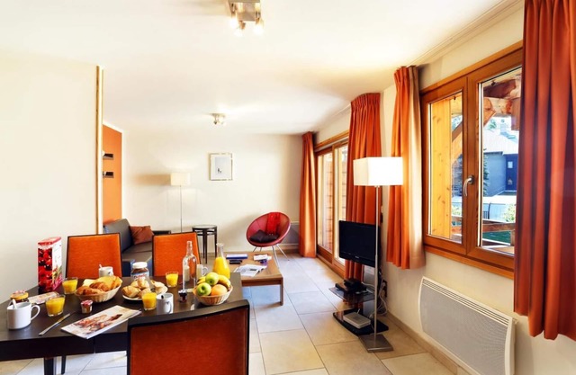 Wifi, 300m from ski slopes, fitness, swimming pool, sauna, tv, ski locker, 30m², Serre Chevalier
