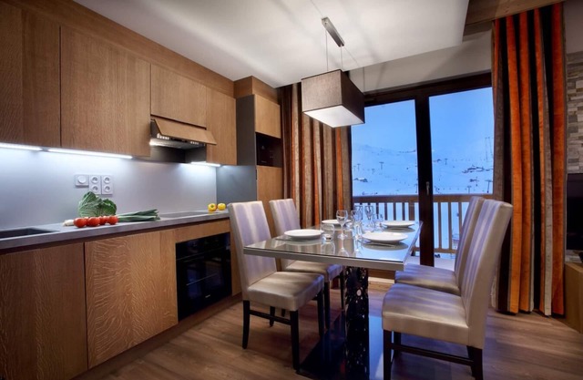 Wifi, 50m from resort center, fitness, swimming pool, sauna, hammam, balcony, tv, ski locker, 70m²