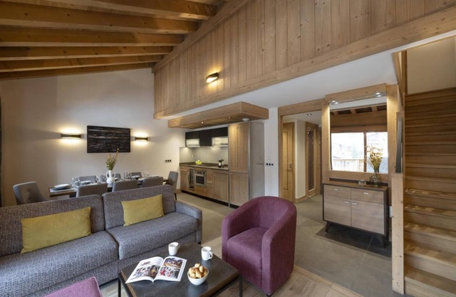 Wifi, ski-in/ski-out & foot of the slopes, fitness, swimming pool, balcony, parking, tv, ski locker