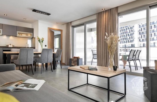 Wifi, ski-in/ski-out & foot of the slopes, view village, swimming pool, sauna, hammam, balcony
