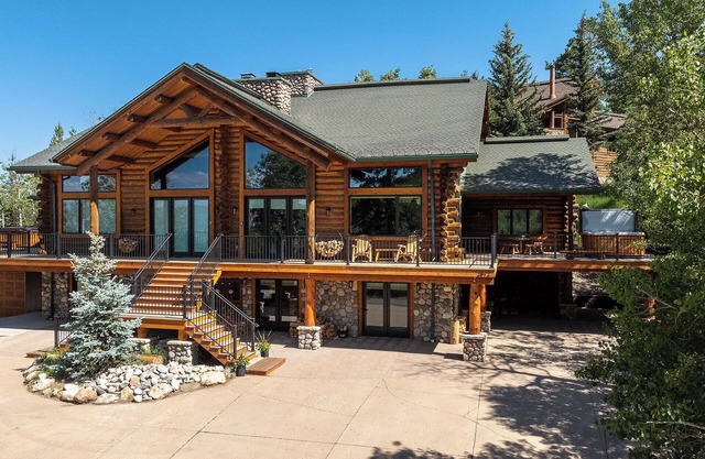 WILD BLUE LODGE an incredible, ski out duplex