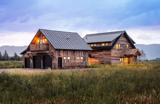 Wild Mustang: Great for Large Groups, Lots of Space Inside & Out, Views, Pet Friendly