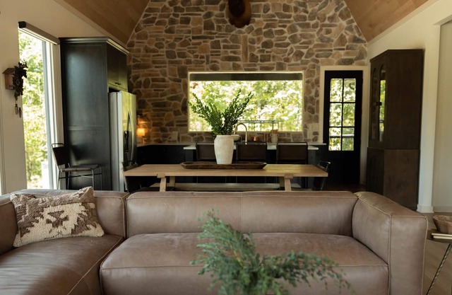 Willow Creek – Creek Side, Luxury Cabin