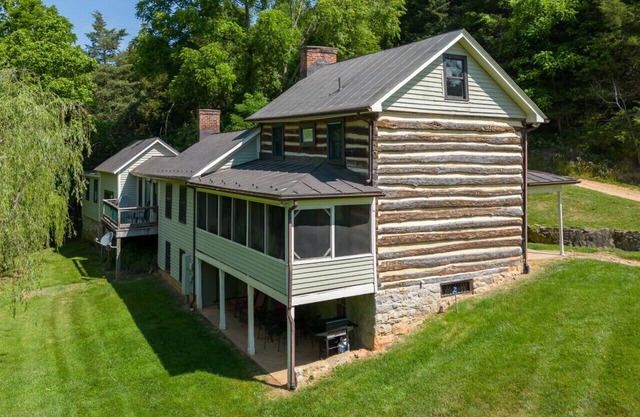 Willow Haven Cabin · Creekside Cabin with Full Amenities