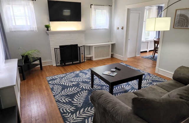 Wilmington Comfort 4 Min to Riverfront fenced yard